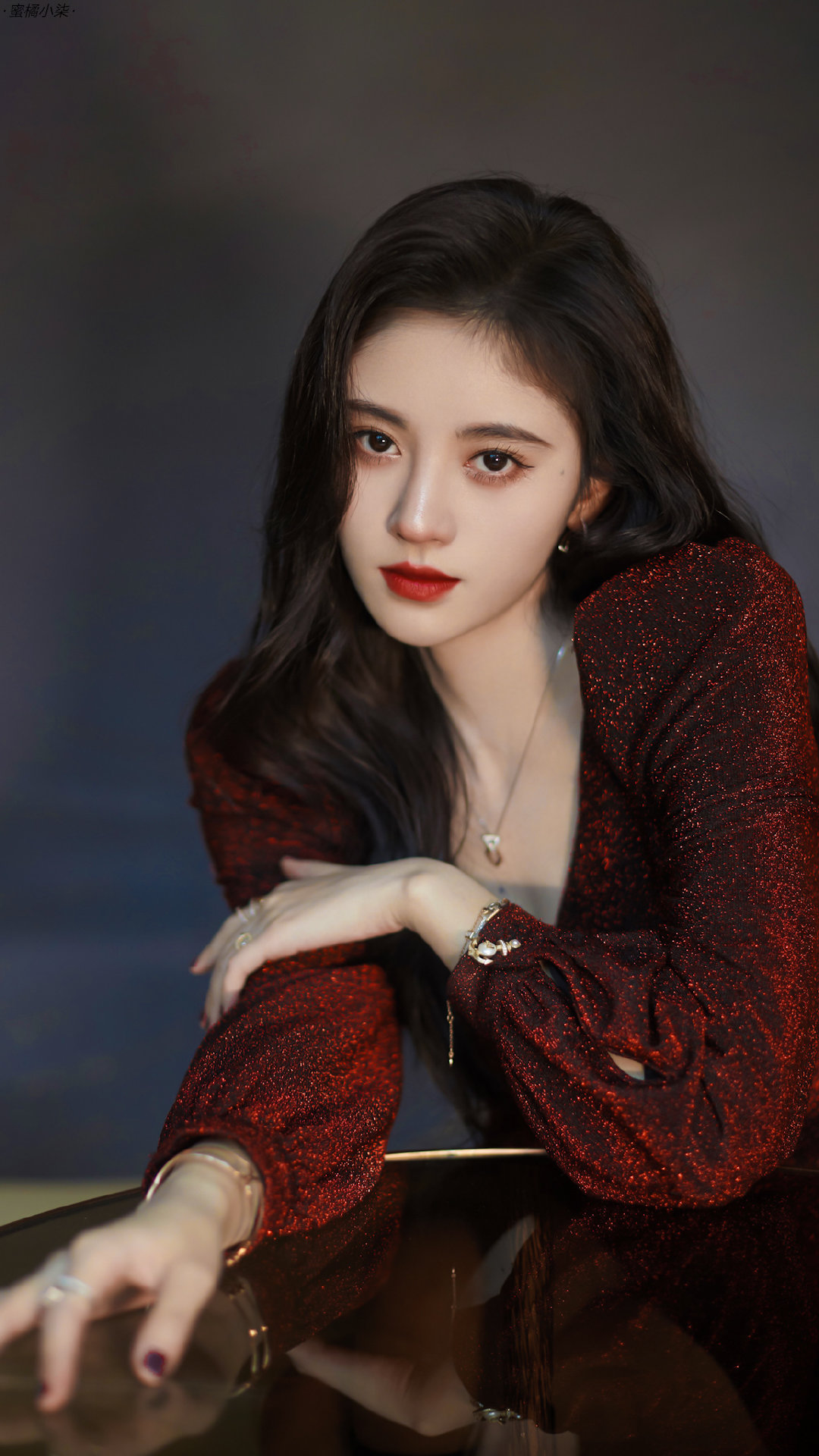 鞠婧祎壁纸 光影交织下的艺术肖像与视觉盛宴